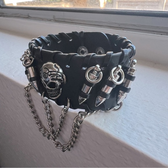 Skull and chain faux leather bracelet, adjustable - Picture 7 of 11